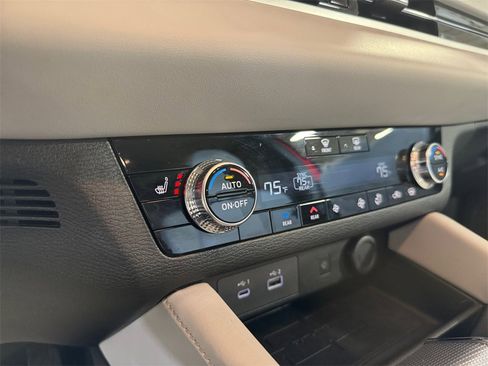 Used 2024 Mitsubishi Outlander SEL image 30