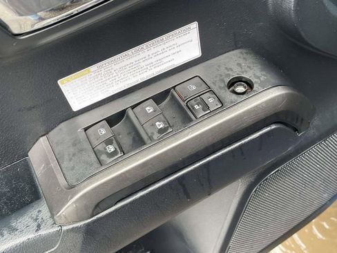 Used 2018 Toyota Tacoma TRD Off-Road image 16