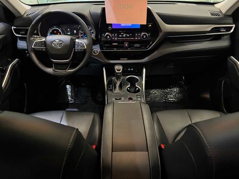 Certified 2024 Toyota Highlander XLE image 10