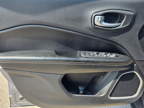 Used 2018 Jeep Compass Sport FWD image 14