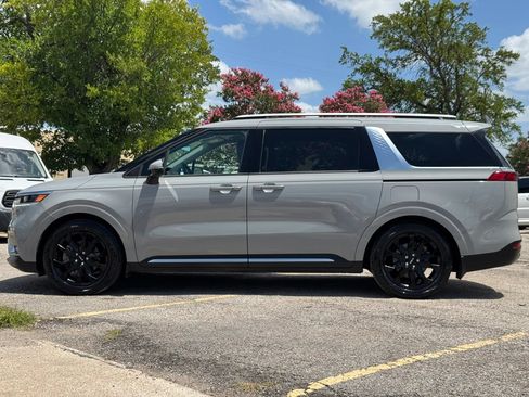 Used 2022 Kia Carnival SX FWD image 3