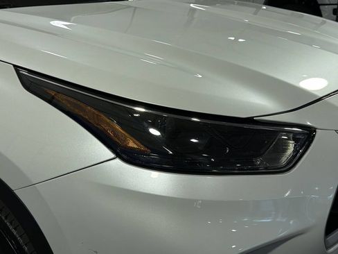 Used 2022 Toyota Highlander XLE AWD/4WD image 8
