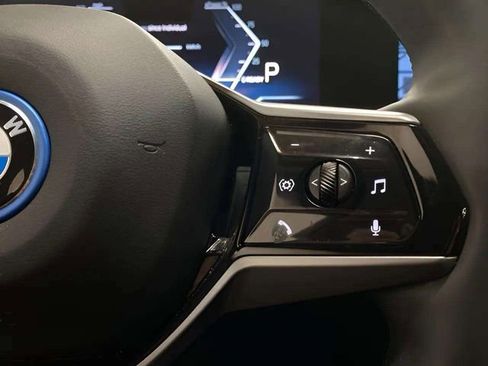 Used 2025 BMW i5 eDrive40i image 34