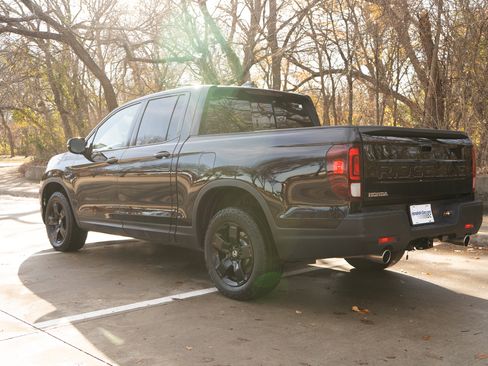 Certified 2025 Honda Ridgeline Black Edition image 7