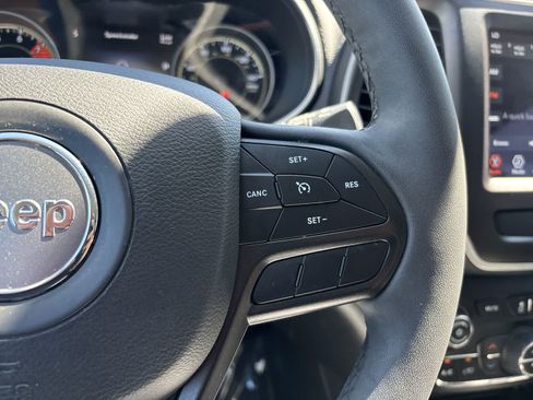 Used 2022 Jeep Cherokee Trailhawk AWD/4WD image 13
