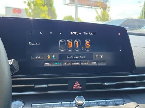Used 2021 Hyundai Elantra Limited FWD image 20