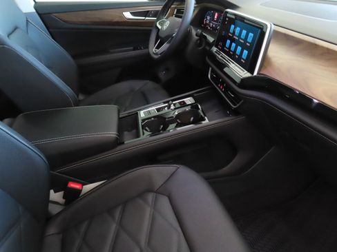 New 2026 Volkswagen Atlas SE image 26