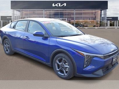 New 2025 Kia K4 LXS