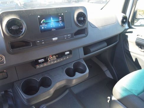 Used 2024 Mercedes-Benz Sprinter 2500 image 7