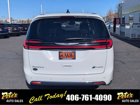 Used 2023 Chrysler Pacifica Touring-L image 3