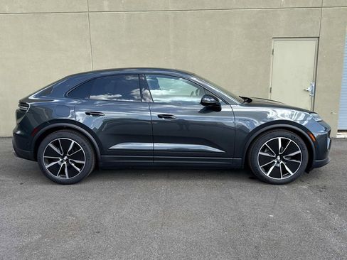 New 2024 Porsche Macan 4 Electric image 9