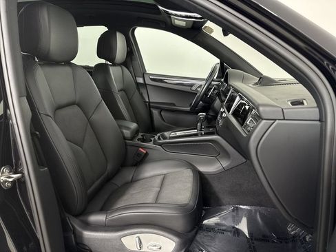 Certified 2022 Porsche Macan S AWD/4WD image 24