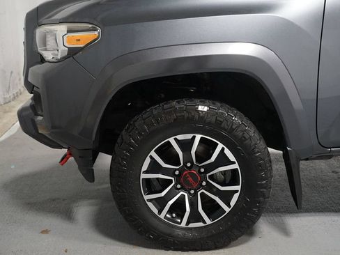 Used 2021 Toyota Tacoma TRD Sport w/ Technology Package RWD image 5