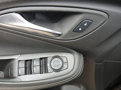 Used 2025 Buick Encore GX Preferred AWD/4WD image 10
