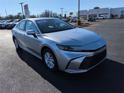 Certified 2025 Toyota Camry LE image 1