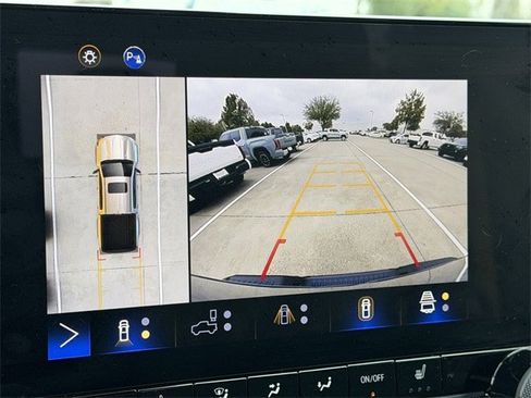 Used 2024 Chevrolet Colorado ZR2 w/ Technology Package image 19