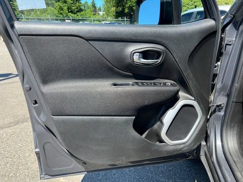 Used 2021 Jeep Renegade Latitude AWD/4WD image 16