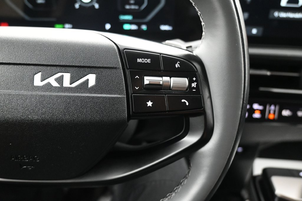 Used 2025 Kia EV6 Light w/ Light LR Technology Package RWD image 17