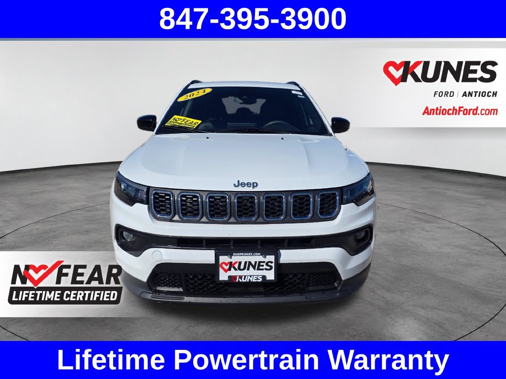Used 2024 Jeep Compass Latitude AWD/4WD image 2