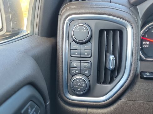 Used 2021 Chevrolet Silverado 1500 LTZ w/ Technology Package AWD/4WD image 30