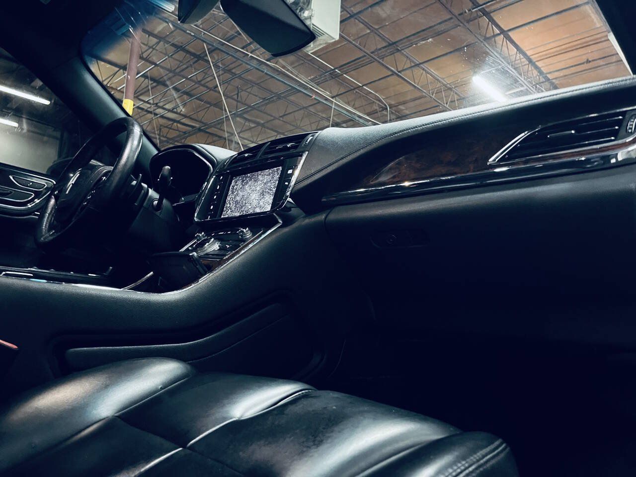 Used 2019 Lincoln Continental Premiere FWD image 28