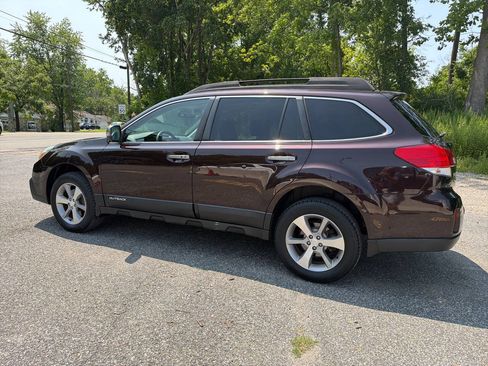 Used 2013 Subaru Outback 3.6R Limited w/ Special Appearance Pkg AWD/4WD image 17