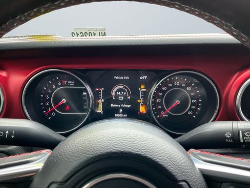 Used 2022 Jeep Gladiator Rubicon w/ Cold Weather Group AWD/4WD image 12