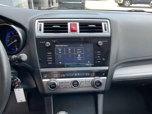 Used 2017 Subaru Outback 2.5i Premium image 19