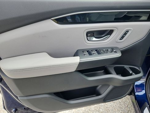 New 2025 Honda Pilot Touring image 8