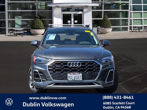 Used 2023 Audi Q5 2.0T Premium w/ Convenience Package AWD/4WD image 2