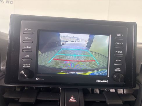 Used 2020 Toyota RAV4 XLE w/ Convenience Package image 18