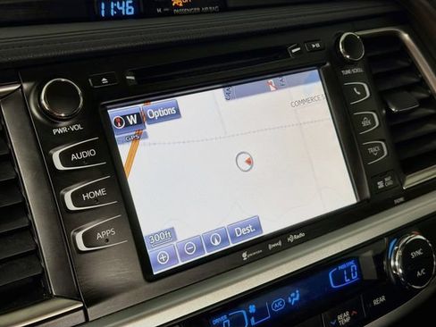 Used 2019 Toyota Highlander XLE AWD/4WD image 14