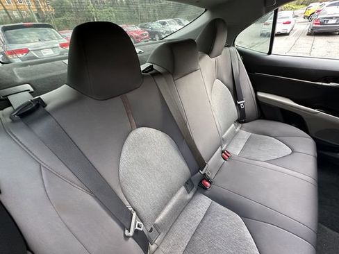 Used 2018 Toyota Camry L image 17