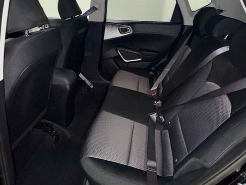 Used 2023 Kia Soul LX w/ LX Technology Package image 11