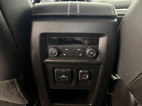 Used 2023 Chevrolet Traverse Premier AWD/4WD image 31