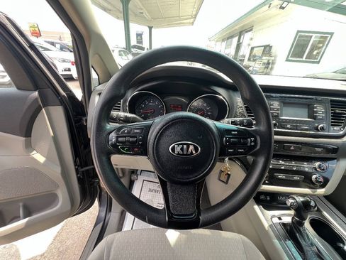 Used 2016 Kia Sedona LX w/ Option Group 020 FWD image 16