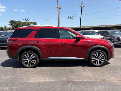 Used 2025 Nissan Pathfinder Platinum w/ Cargo Package AWD/4WD image 9