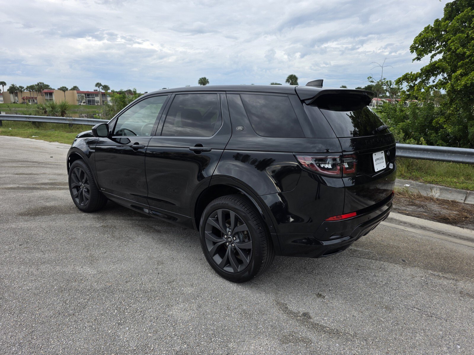 Used 2021 Land Rover Discovery Sport SE R-Dynamic AWD/4WD image 2