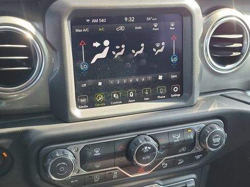 Used 2021 Jeep Wrangler Unlimited Sahara AWD/4WD image 20