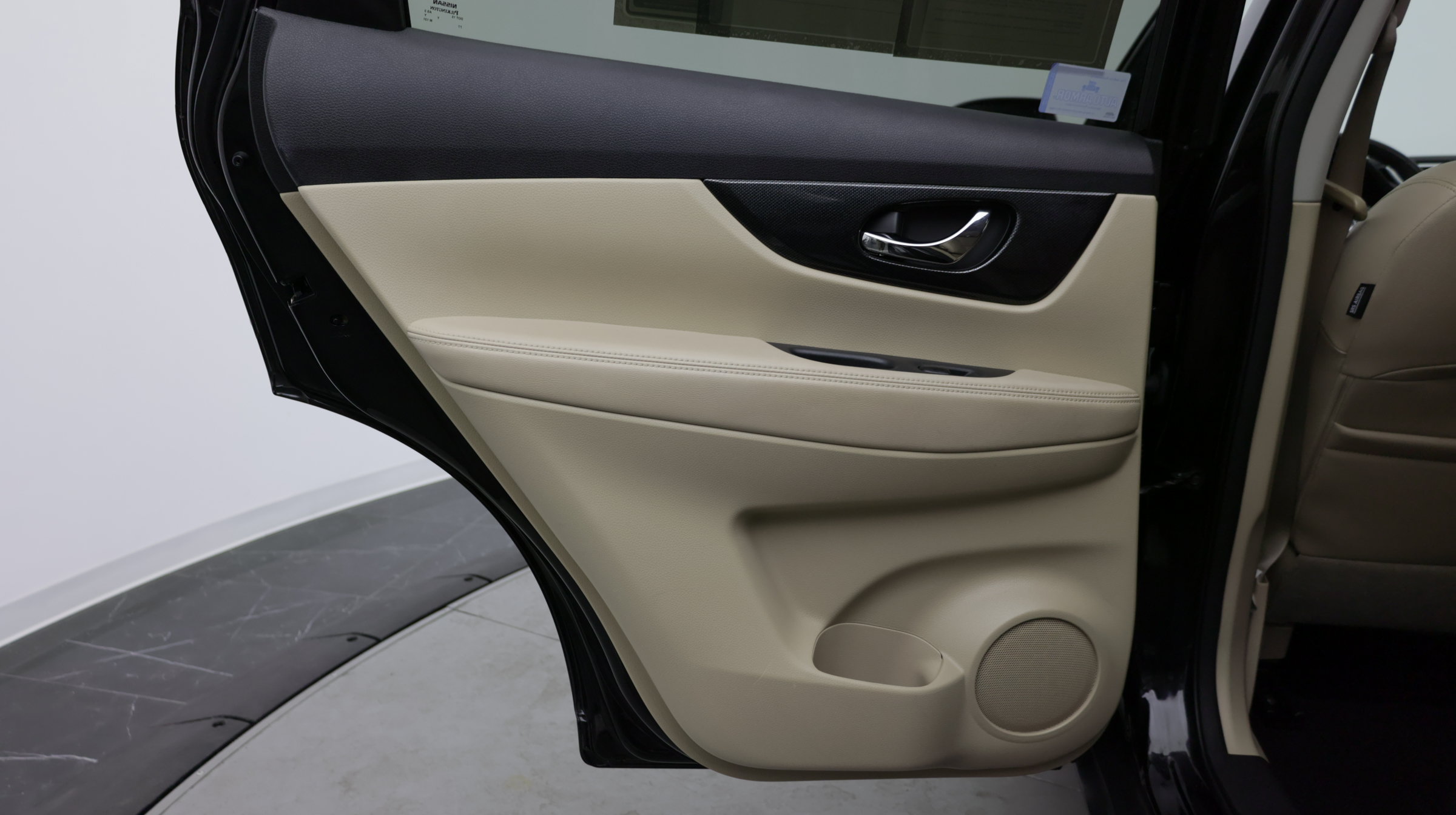 Used 2016 Nissan Rogue SL w/ SL Premium Package FWD image 29