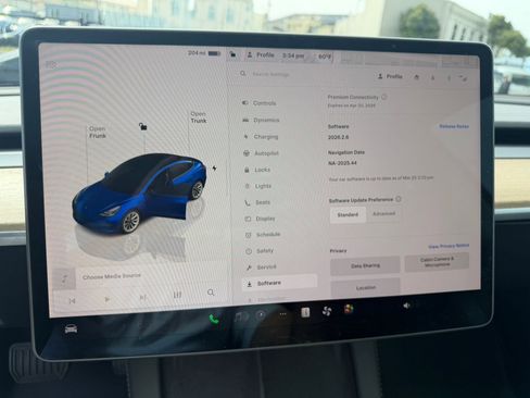 Used 2023 Tesla Model 3 Standard Range image 23