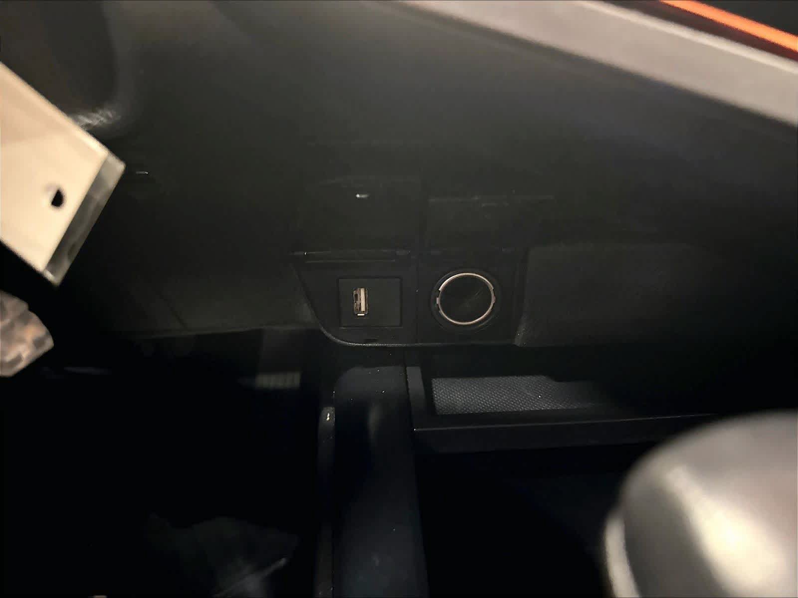 Used 2020 Toyota Camry SE FWD image 33