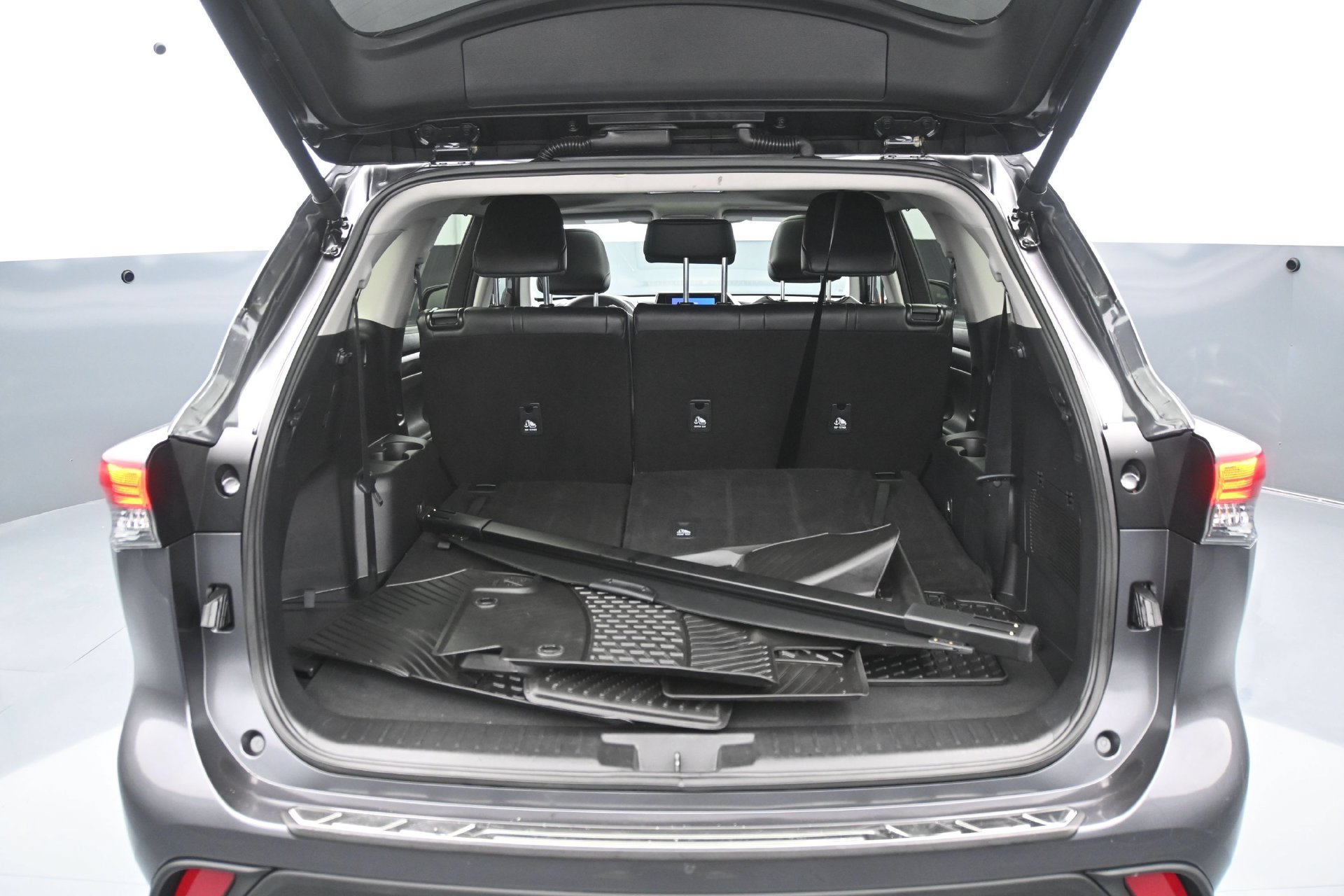 Used 2025 Toyota Highlander XLE AWD/4WD image 15
