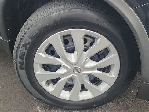 Used 2018 Nissan Rogue S image 9