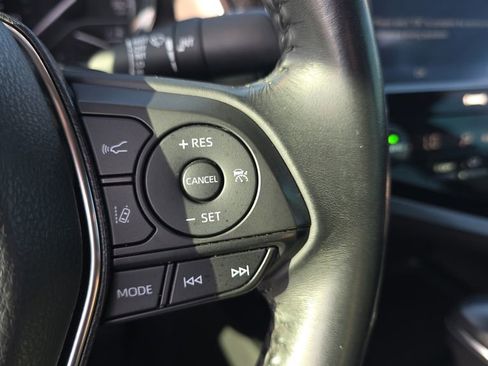 Used 2020 Toyota Camry SE w/ Convenience Package FWD image 19