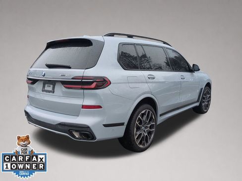Used 2025 BMW X7 xDrive40i w/ M Sport Package AWD/4WD image 4