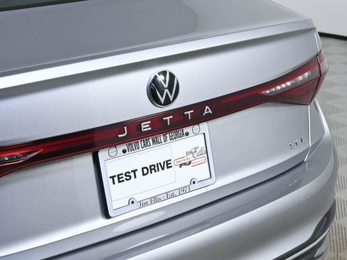 Used 2025 Volkswagen Jetta SEL FWD image 37