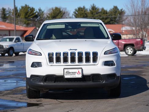 Used 2016 Jeep Cherokee Sport image 8