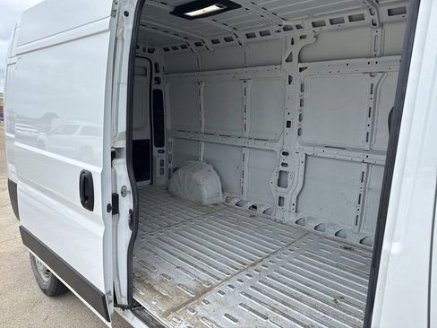 Used 2024 RAM ProMaster 2500 w/ Convenience Group FWD image 16