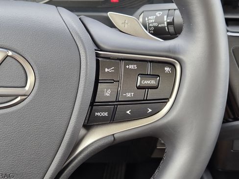 Used 2025 Lexus ES 300h w/ Premium Package image 40